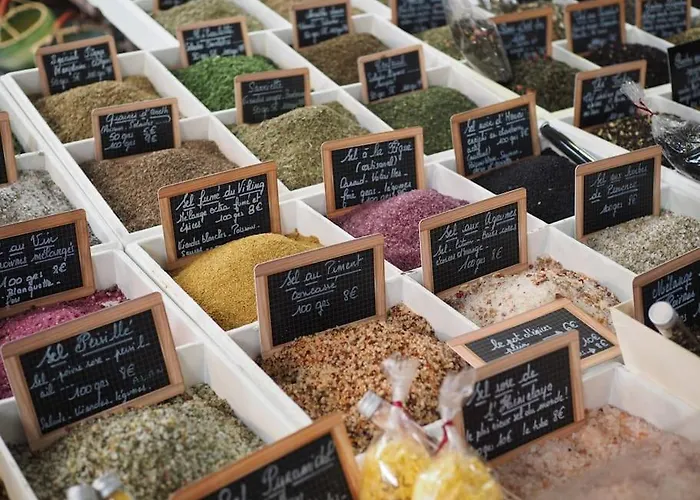 Дом отдыха Maison La Tropezienne ... New • Fabulous 5* Luxe & Terrasse • 6p. Old Town *