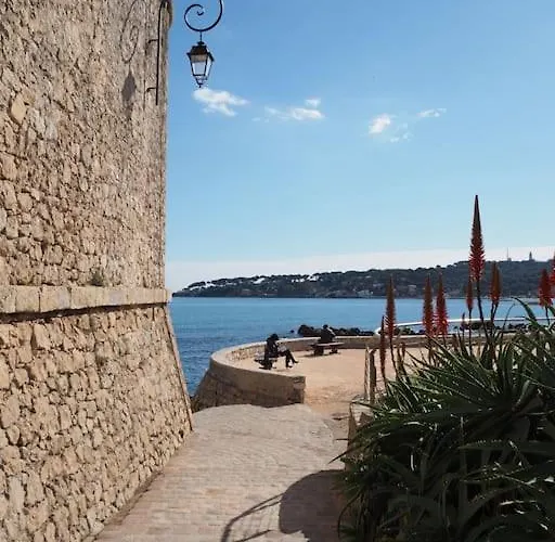 Дом отдыха Maison La Tropezienne ... New • Fabulous 5* Luxe & Terrasse • 6p. Old Town