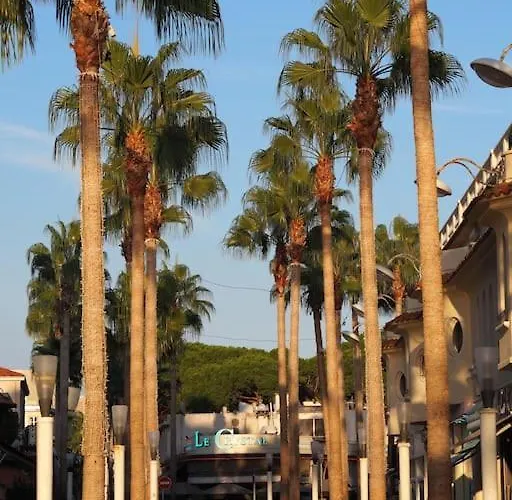 Maison La Tropezienne ... New • Fabulous 5* Luxe & Terrasse • 6p. Old Town *